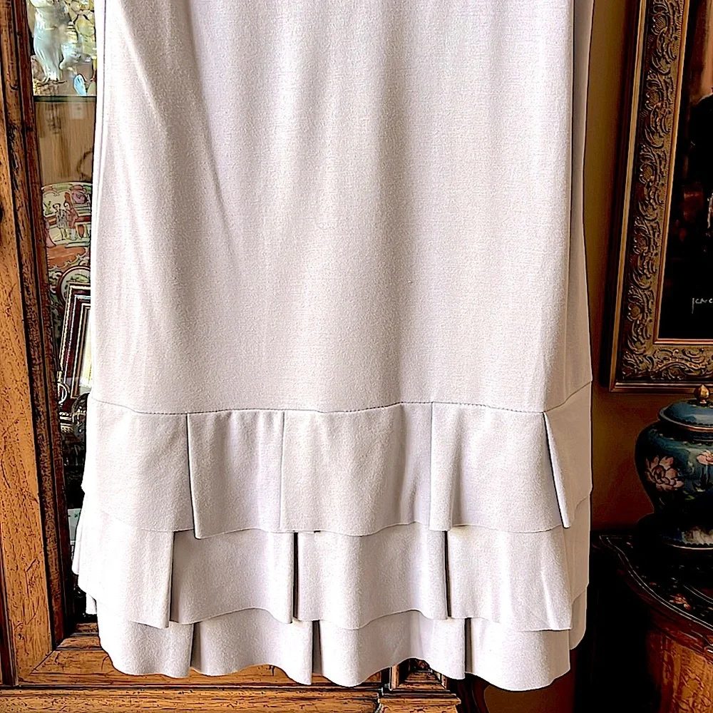 🔥NWOT EuropeanStyleItalyStunning DressTimelessDesignFigureFlatteringSoftGreyM/L - Picture 6 of 13
